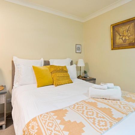The Guesthouse Малени Экстерьер фото