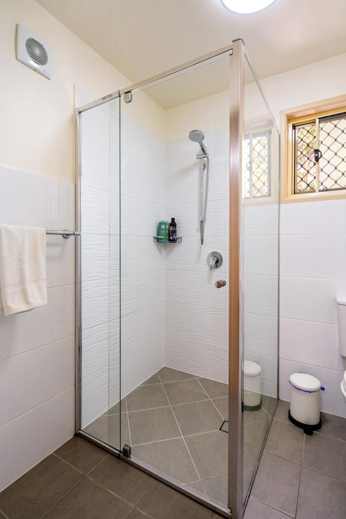 The Guesthouse Малени Номер фото